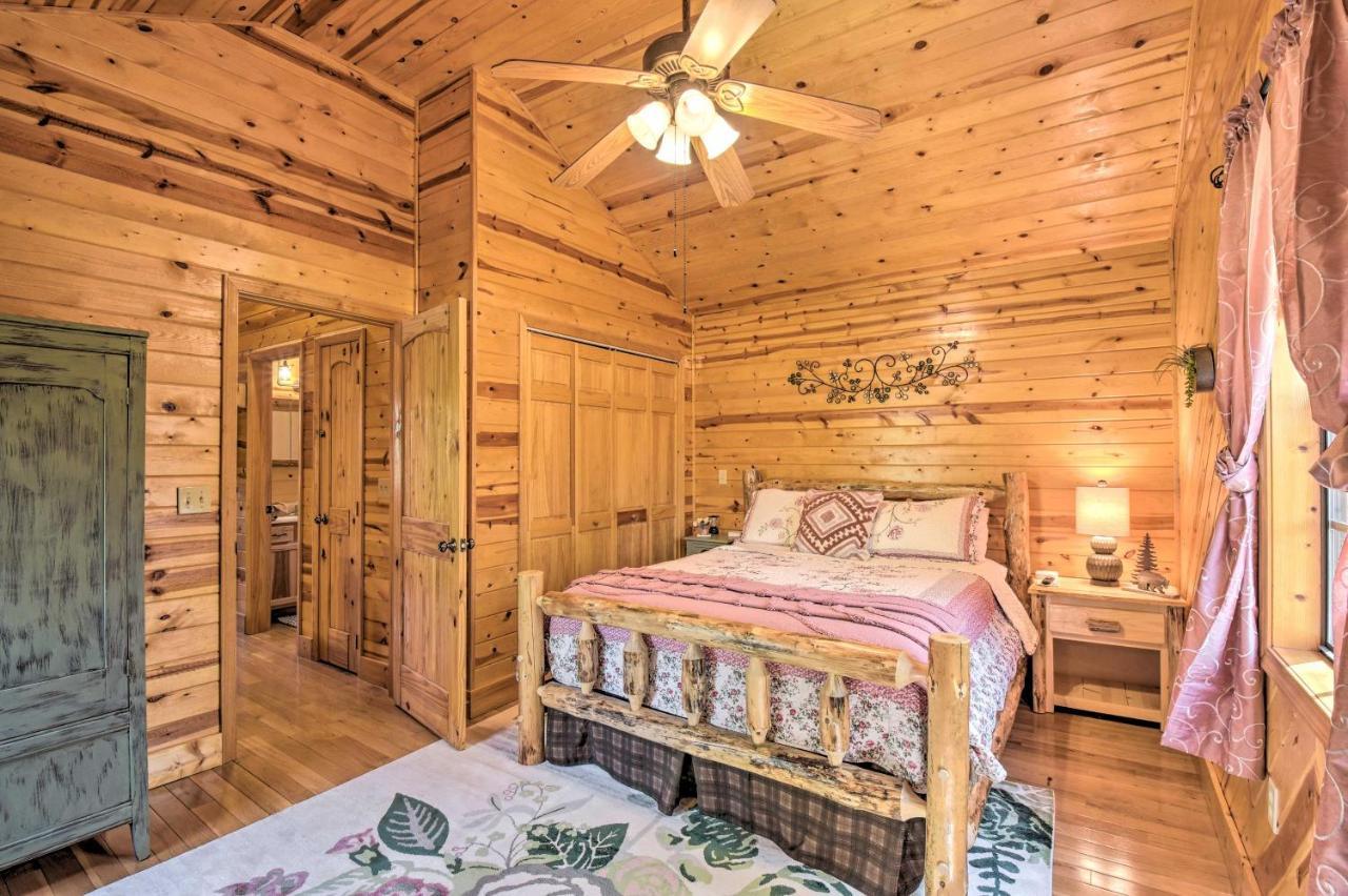 Cozy Hiawassee Cabin With Fire Pit And Mtn Views! Exterior photo